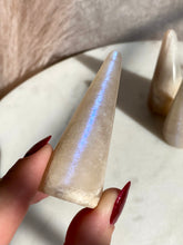 Load image into Gallery viewer, Belomorite Moonstone Ring Holder