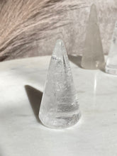 Load image into Gallery viewer, Clear Quartz Ring Holder