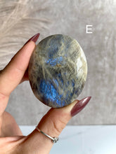 Load image into Gallery viewer, blue flash moonstone, flashy moonstone and sunstone palm stone, variant e