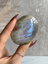 Load image into Gallery viewer, blue flash moonstone, flashy moonstone and sunstone palm stone, variant h