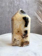 Load image into Gallery viewer, Druzy Agate Tower R (Large)