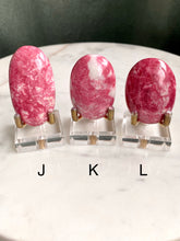 Load image into Gallery viewer, Rare Thulite Palm Stone