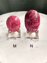 Load image into Gallery viewer, Rare Thulite Palm Stone