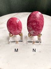 Load image into Gallery viewer, Rare Thulite Palm Stone