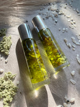 Load image into Gallery viewer, Intention Oil - Moonstone + Mugwort