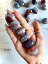 Load image into Gallery viewer, Sashe River Agate Tumbles