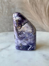 Load image into Gallery viewer, Tiffany Stone Freeform E
