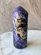 Load image into Gallery viewer, Tiffany Stone Freeform I
