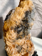 Load image into Gallery viewer, Vanadinite on Barite G
