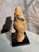 Load image into Gallery viewer, Vanadinite on Barite G

