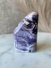 Load image into Gallery viewer, Tiffany Stone Freeform E
