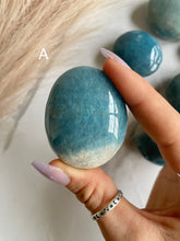 Load image into Gallery viewer, Trolleite Palm Stones
