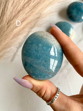 Load image into Gallery viewer, Trolleite Palm Stones
