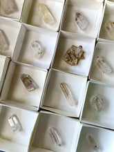 Load image into Gallery viewer, STREEP MINE Quartz - 24 piece wholesale lot B
