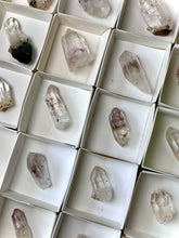 Load image into Gallery viewer, STREEP MINE Quartz - 24 piece wholesale lot D
