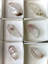 Load image into Gallery viewer, STREEP MINE Quartz - 24 piece wholesale lot D
