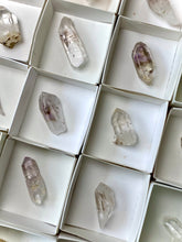 Load image into Gallery viewer, STREEP MINE Quartz - 24 piece wholesale lot D
