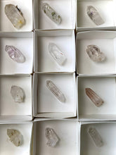 Load image into Gallery viewer, STREEP MINE Quartz - 24 piece wholesale lot E
