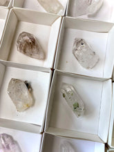 Load image into Gallery viewer, STREEP MINE Quartz - 24 piece wholesale lot E

