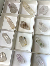 Load image into Gallery viewer, STREEP MINE Quartz - 24 piece wholesale lot E
