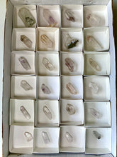 Load image into Gallery viewer, STREEP MINE Quartz - 24 piece wholesale lot F
