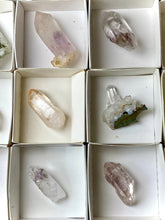 Load image into Gallery viewer, STREEP MINE Quartz - 24 piece wholesale lot F
