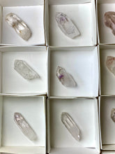 Load image into Gallery viewer, STREEP MINE Quartz - 24 piece wholesale lot F
