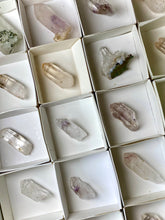 Load image into Gallery viewer, STREEP MINE Quartz - 24 piece wholesale lot F
