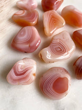 Load image into Gallery viewer, Apricot Agate Tumble Set - Banded
