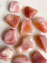 Load image into Gallery viewer, Apricot Agate Tumble Set - Banded
